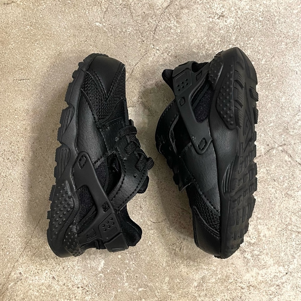 Nike’s Toddler Size 7 - Picture 1 of 7